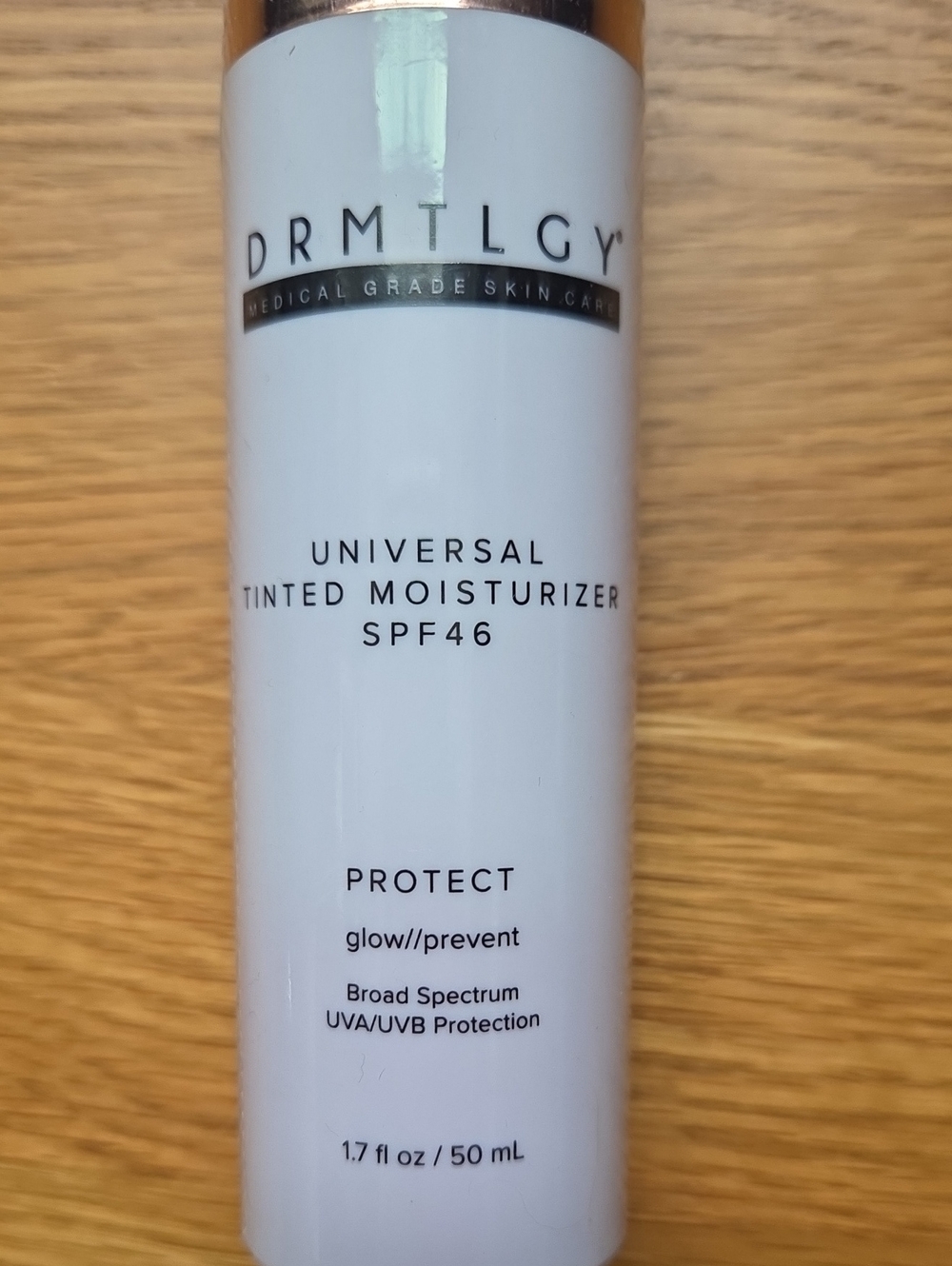 DRMTLGY Universal Tinted Moisturizer SPF 46 - Picture 5 of 6
